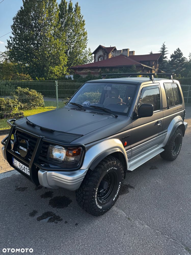 Mitsubishi Pajero - 2