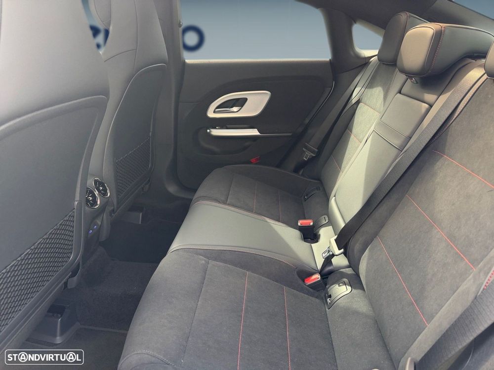 Mercedes-Benz CLA 220 - 13