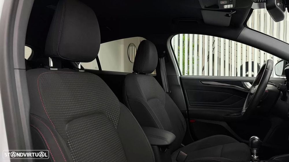 Ford Focus 1.0 EcoBoost S&S ST-LINE STYLE - 25