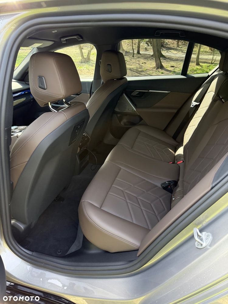 BMW Seria 5 520d mHEV M Sport - 23