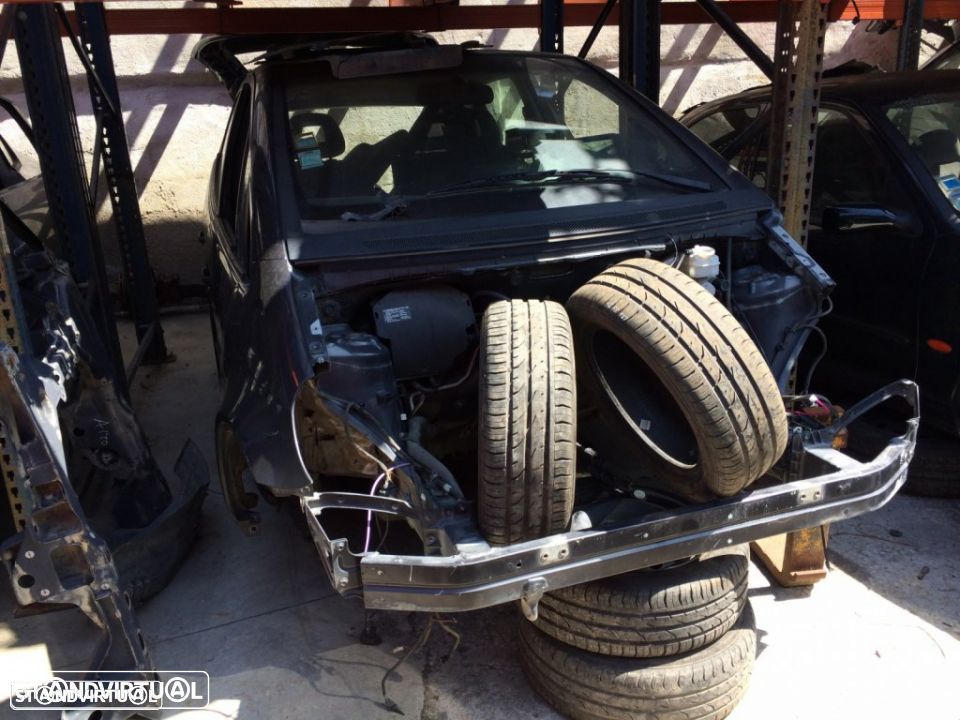 Mercedes A140 de 1999 para peças - 1