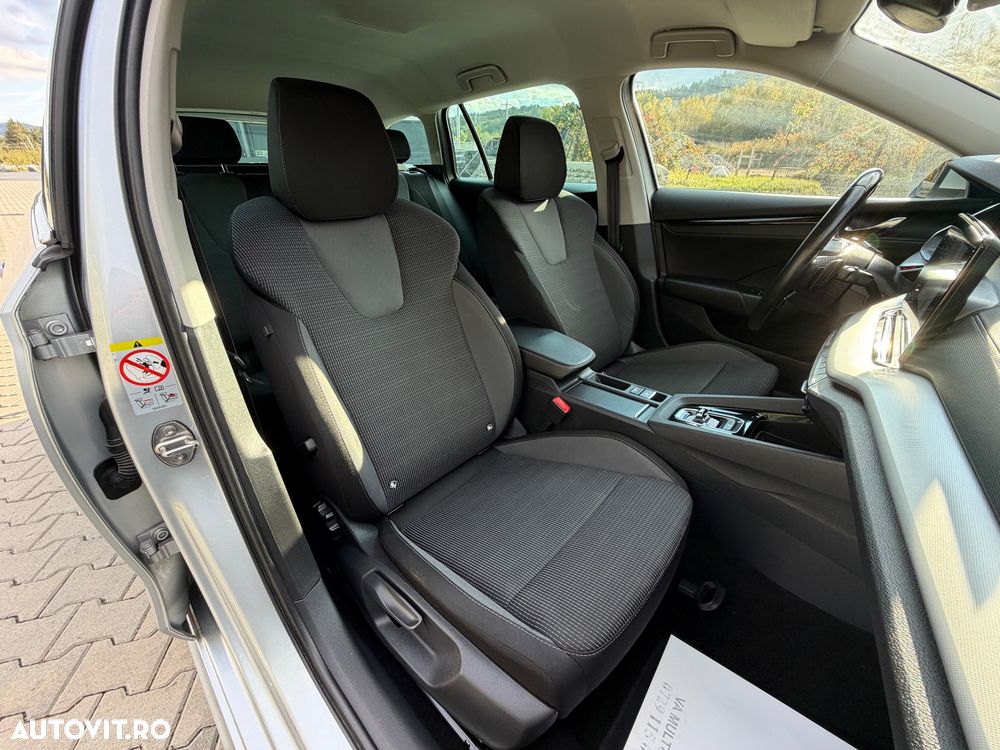Skoda Octavia 2.0 TDI STYLE DSG - 6