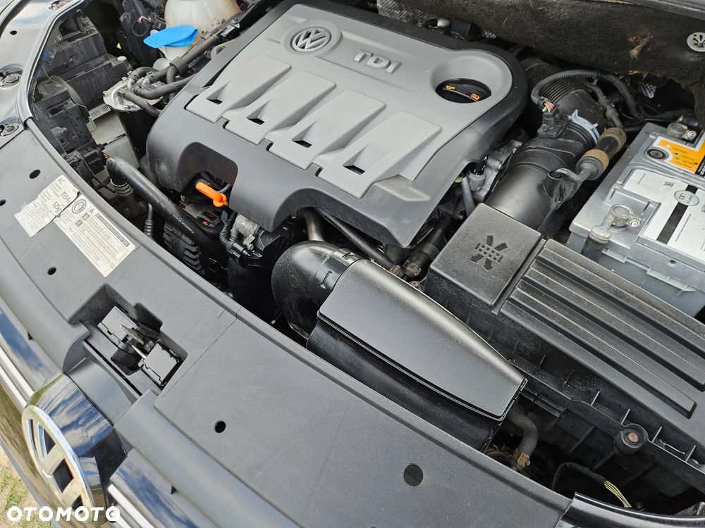 Volkswagen Touran 2.0 TDI DPF BlueMotion Technology Highline - 27