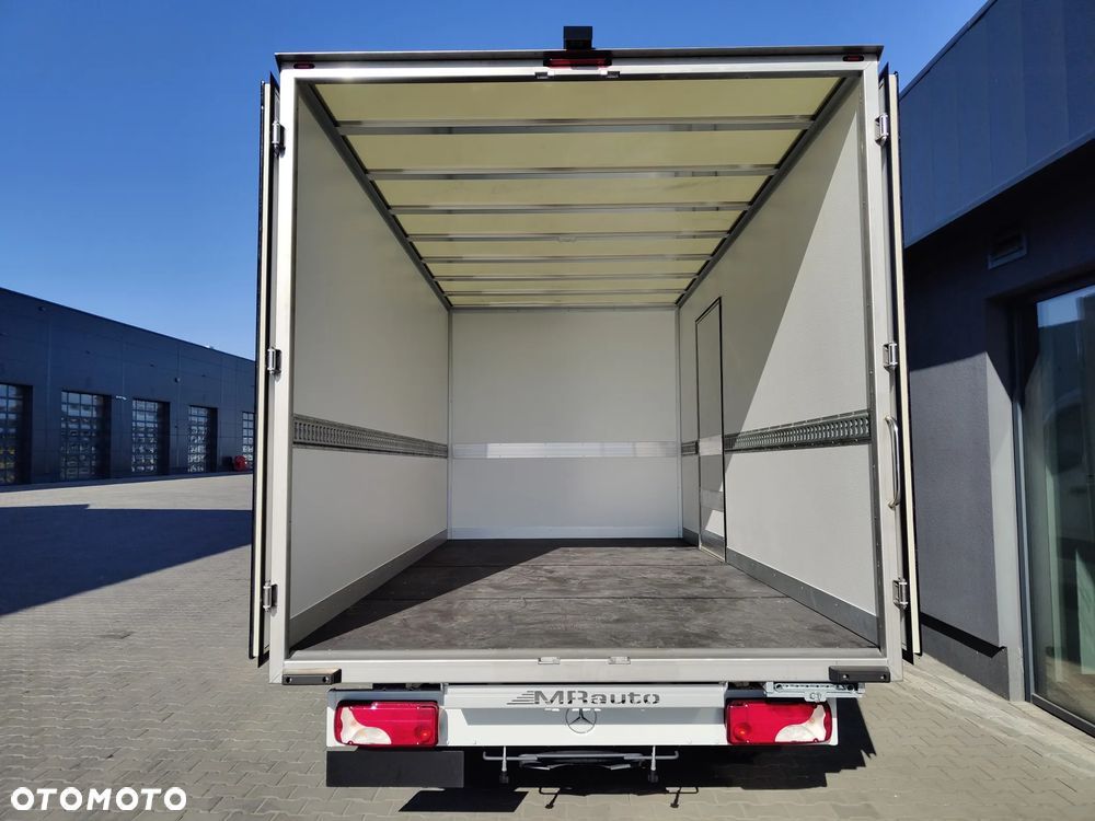 Mercedes-Benz Sprinter - 20