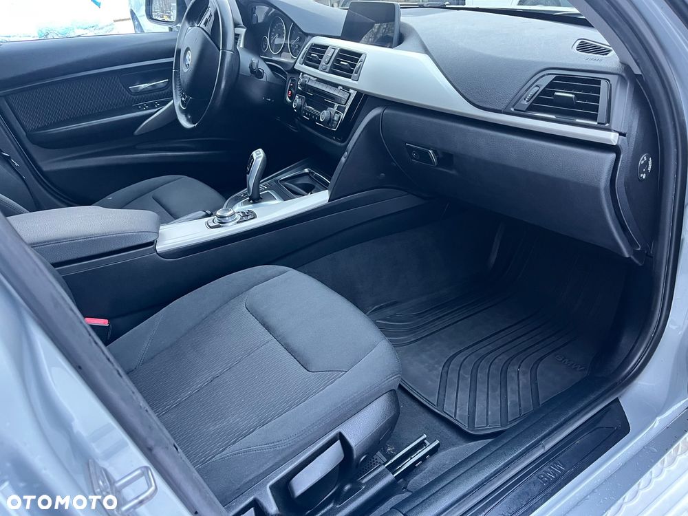 BMW Seria 3 318d - 16