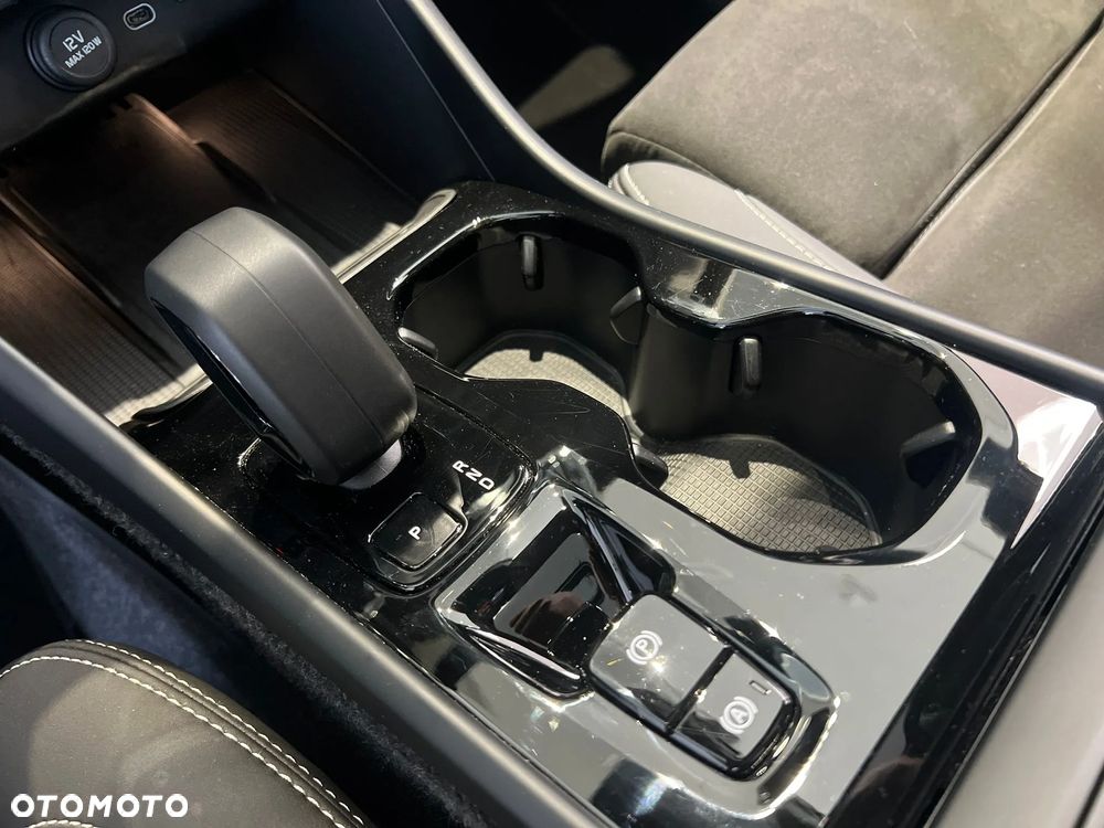 Volvo XC 40 B4 B DKG Ultra Black Edition - 12