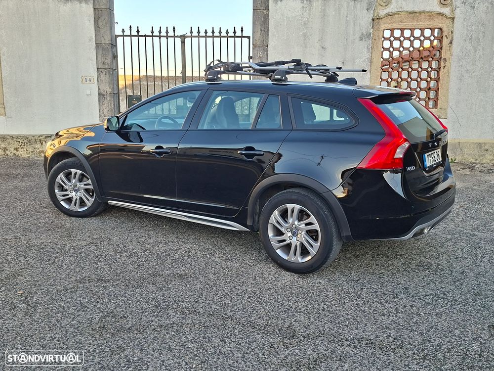 Volvo V60 Cross Country - 1