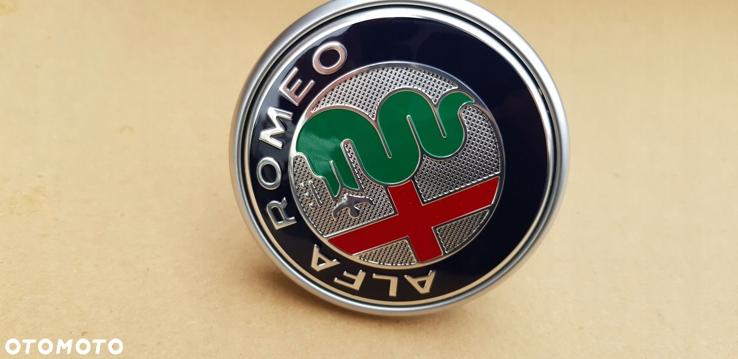 Alfa Romeo Giulietta stycznik tylnej klapy.Logo. - 2