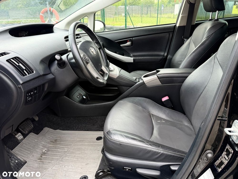 Toyota Prius 1.8 HSD Prestige - 9