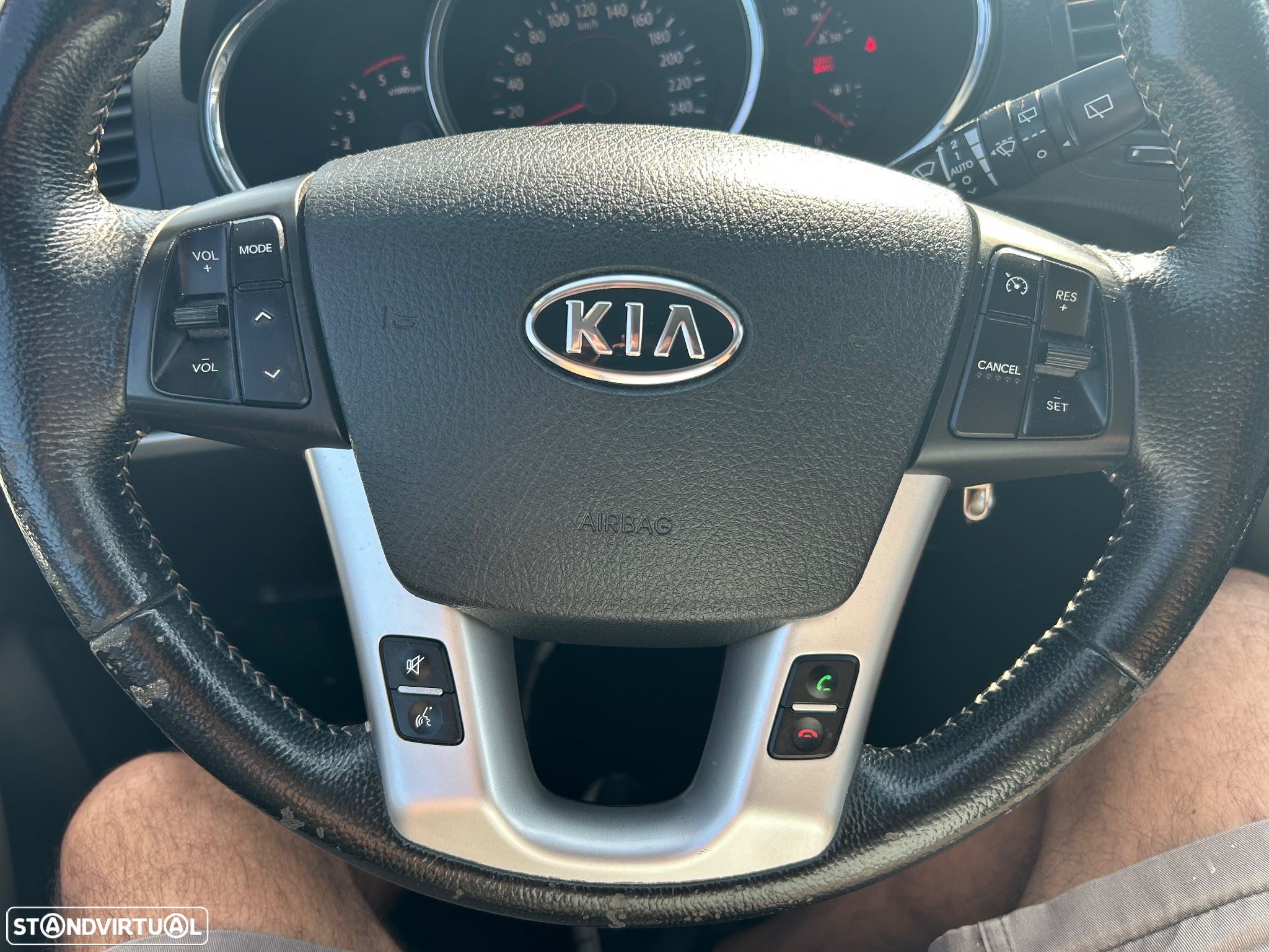 Kia Sorento 2.0 CRDi TX Tecto Panorâmico - 29