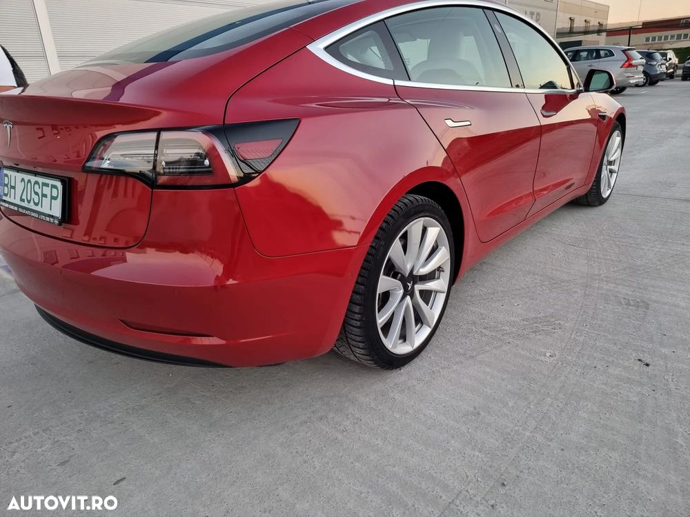 Tesla Model 3 - 8