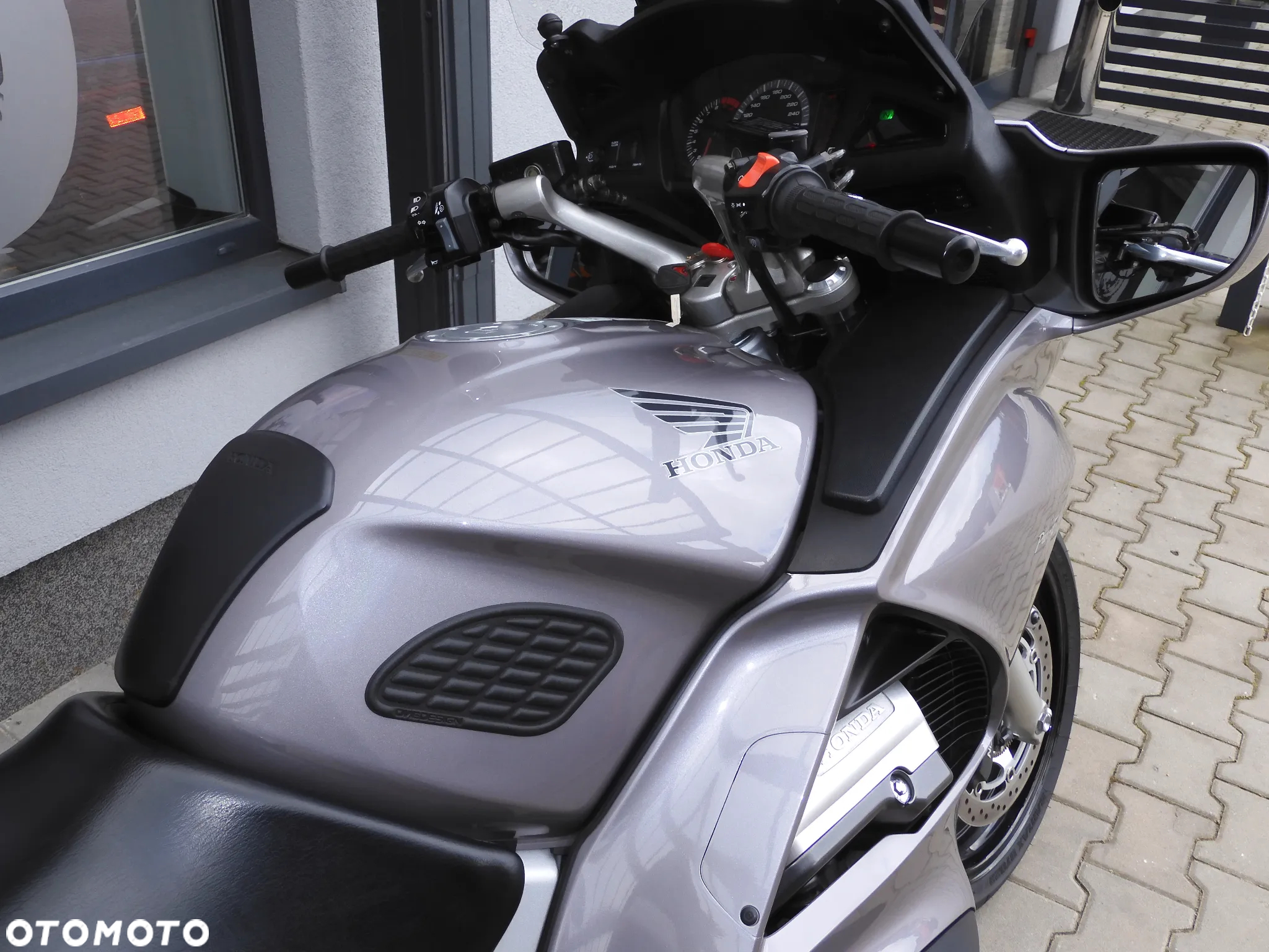 Honda ST - 12