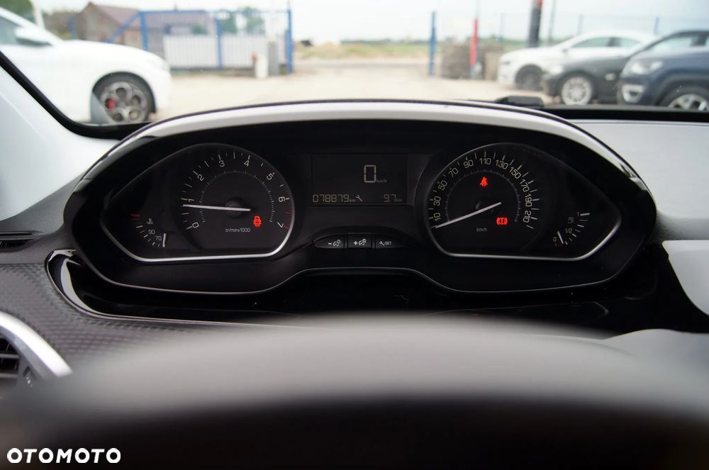 Peugeot 208 1.2 PureTech Style - 24