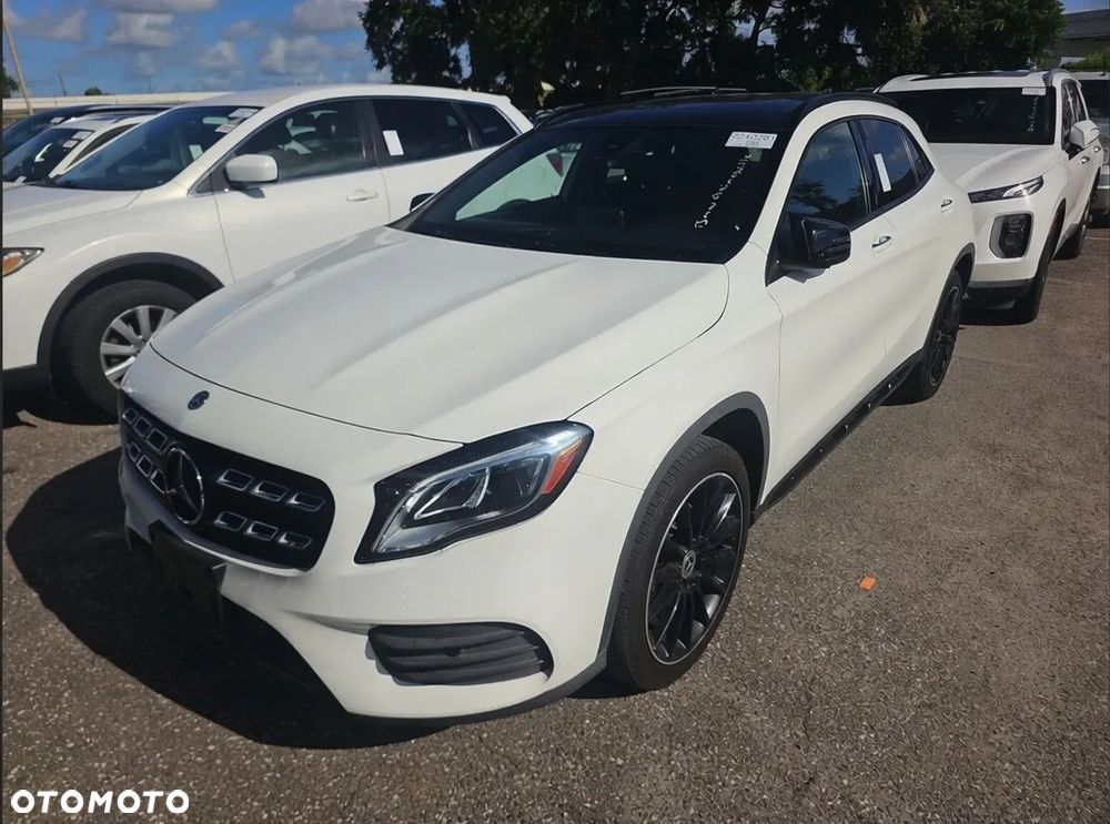Mercedes-Benz GLA 250 4Matic 7G-DCT - 2