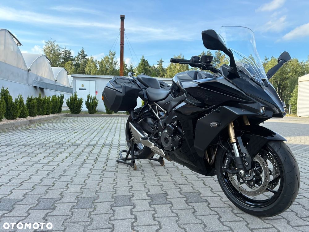 Suzuki GSX - 12