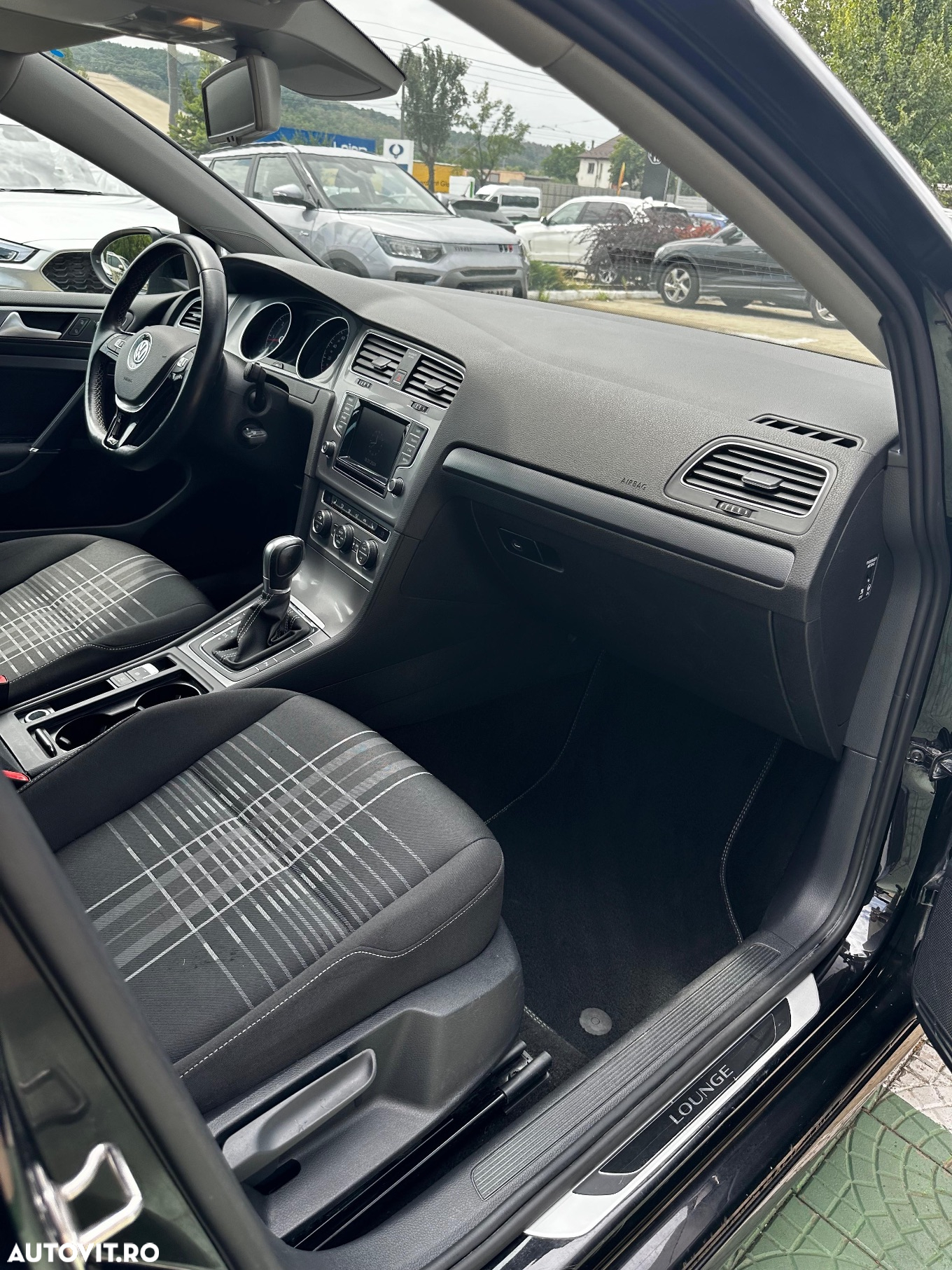 Volkswagen Golf 1.6 TDI BlueMotion Technology DSG Lounge - 18