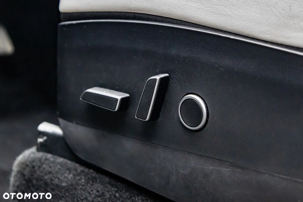 Tesla Model Y - 13