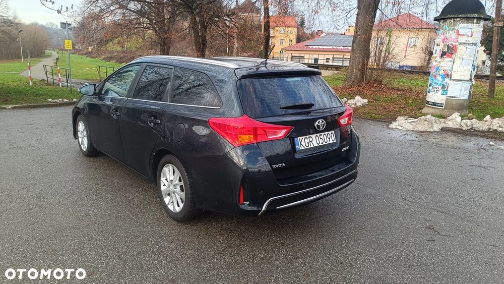 Toyota Auris 2.0 D-4D Premium - 2
