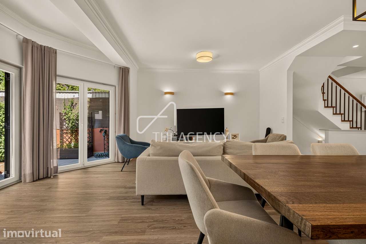 Moradia de 4 Pisos Totalmente Remodelada "Chave na Mão" em Zona Nobre - Grande imagem: 4/37