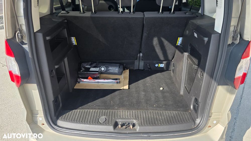 Ford Transit Connect - 12