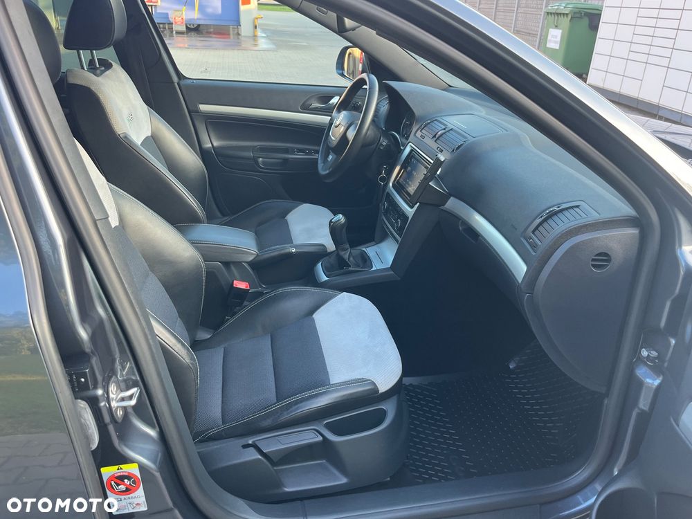 Skoda Octavia 2.0 TDI CR DPF RS - 12