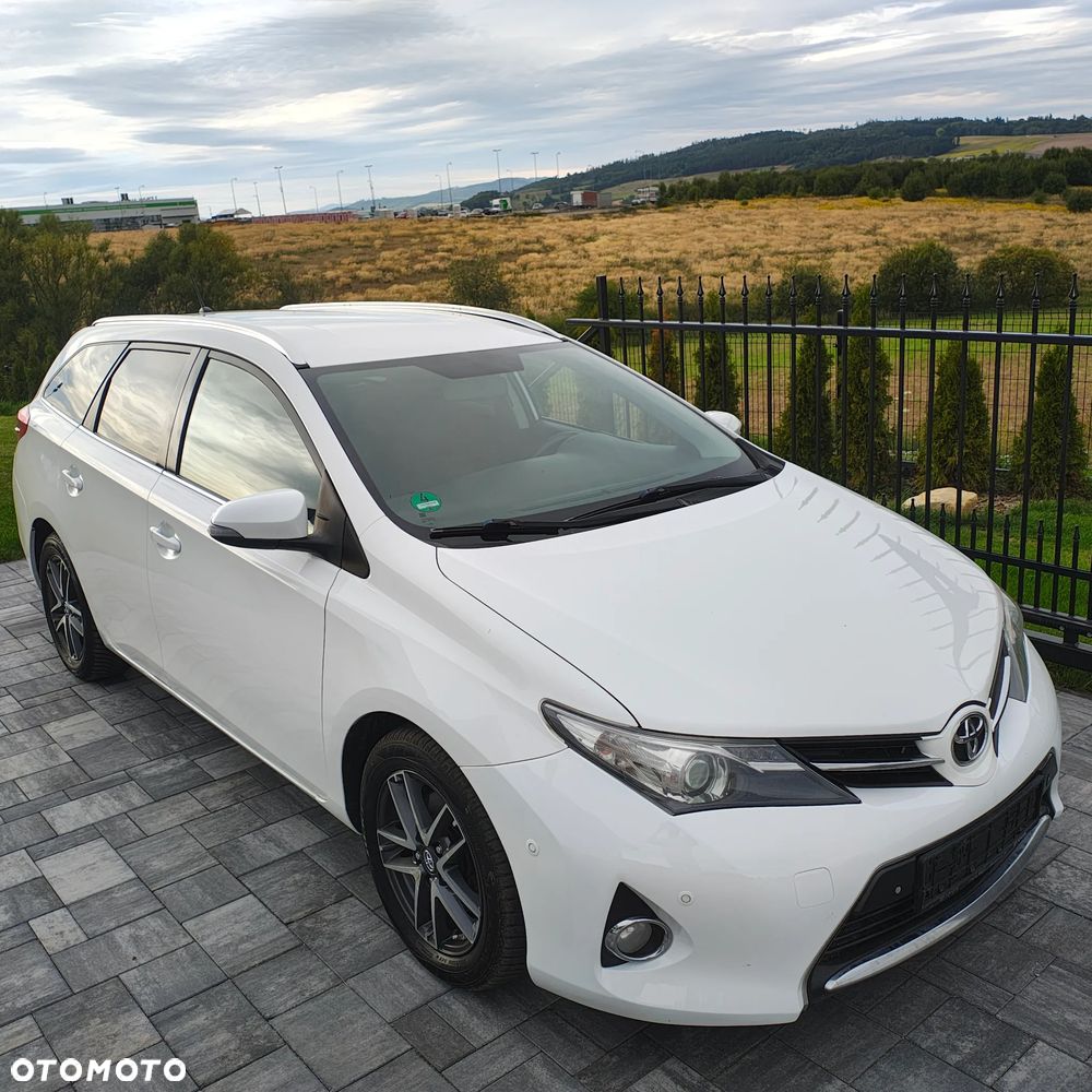 Toyota Auris 2.0 D-4D Premium Comfort - 1