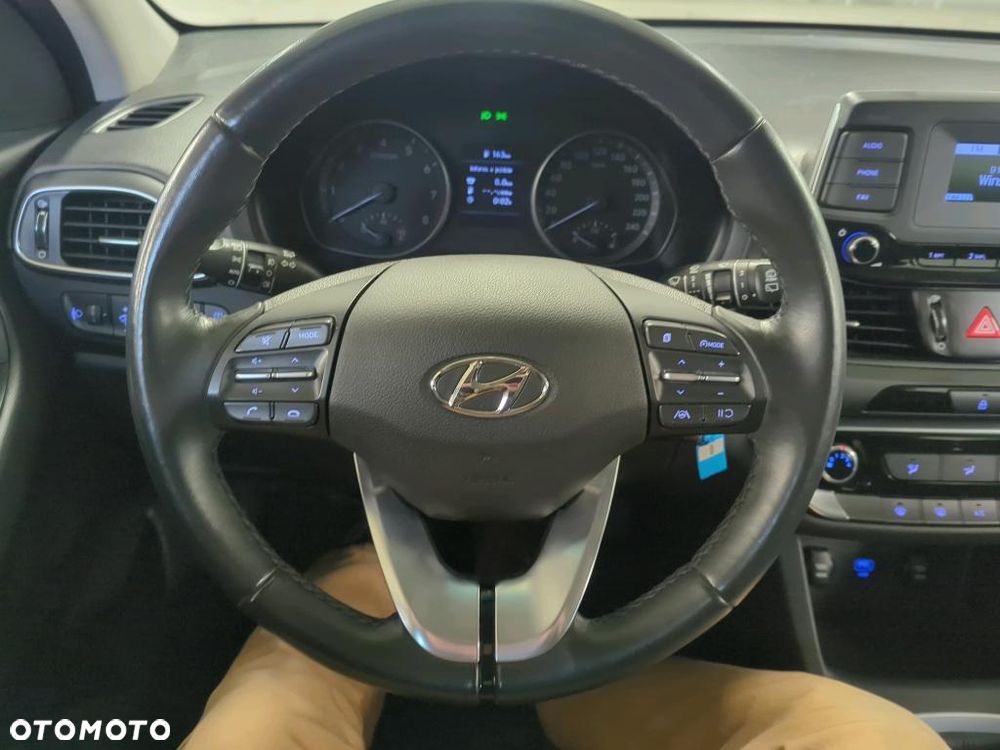 Hyundai i30 1.5 DPI Classic + - 11