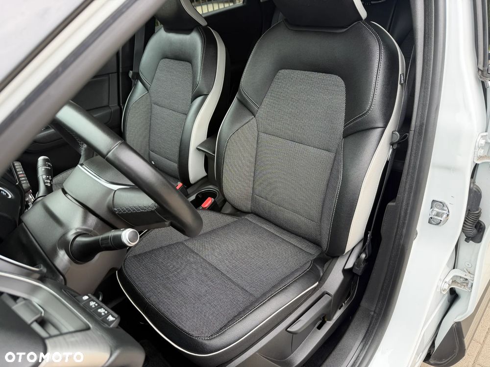 Renault Captur E-TECH 160 INTENS - 13