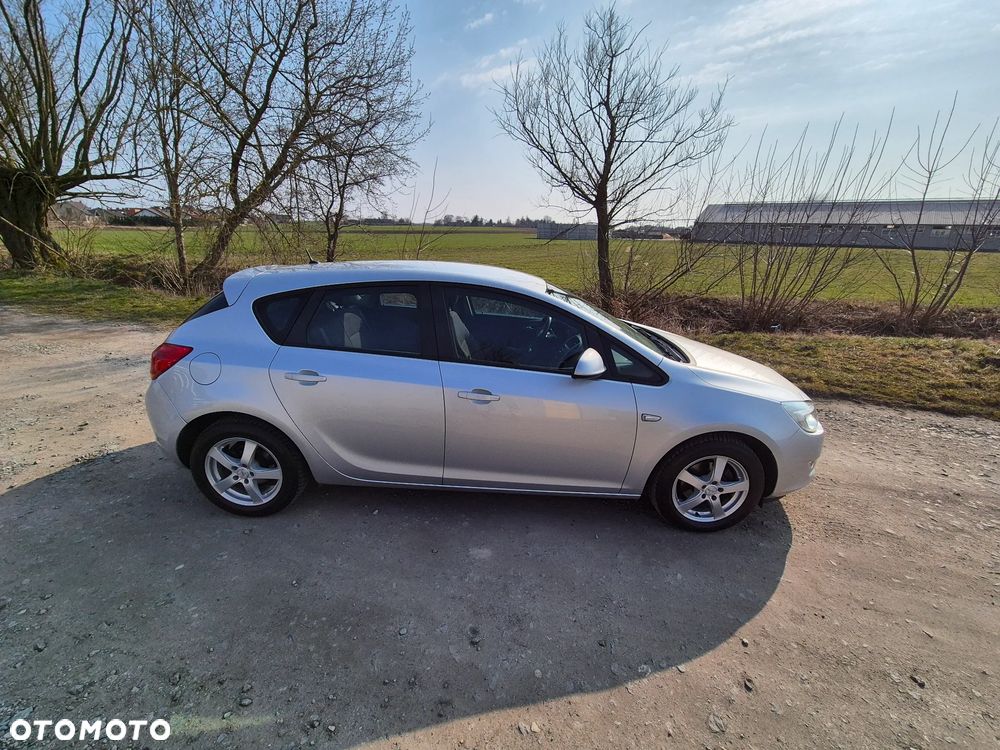 Opel Astra 1.6 Design Edition - 22