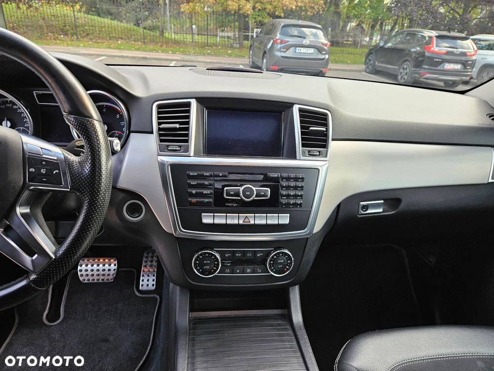Mercedes-Benz ML 350 BlueTec 4-Matic - 22