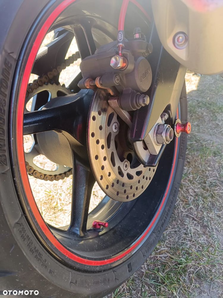 Yamaha FZ - 12