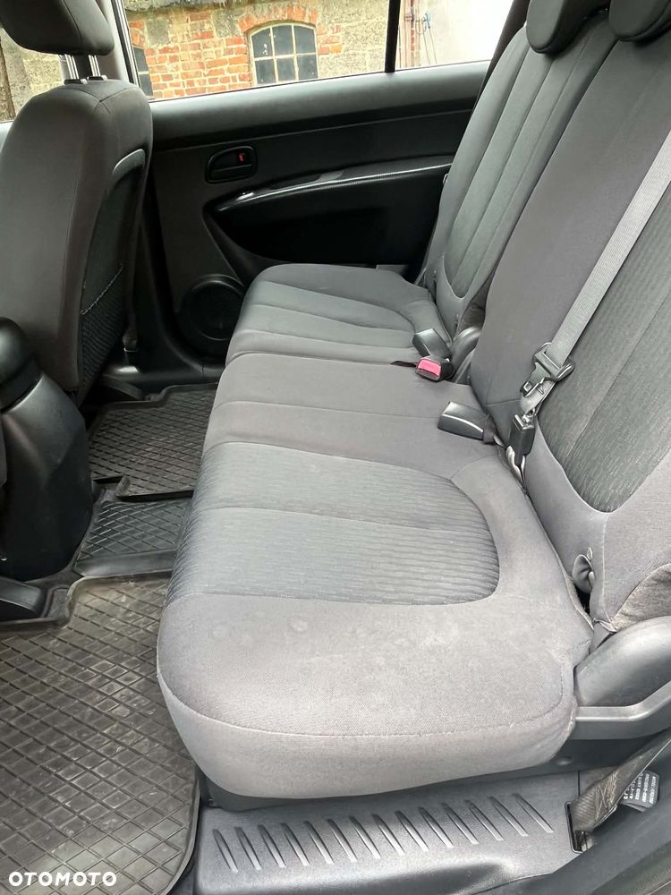 Kia Carens 1.6 Tour - 10