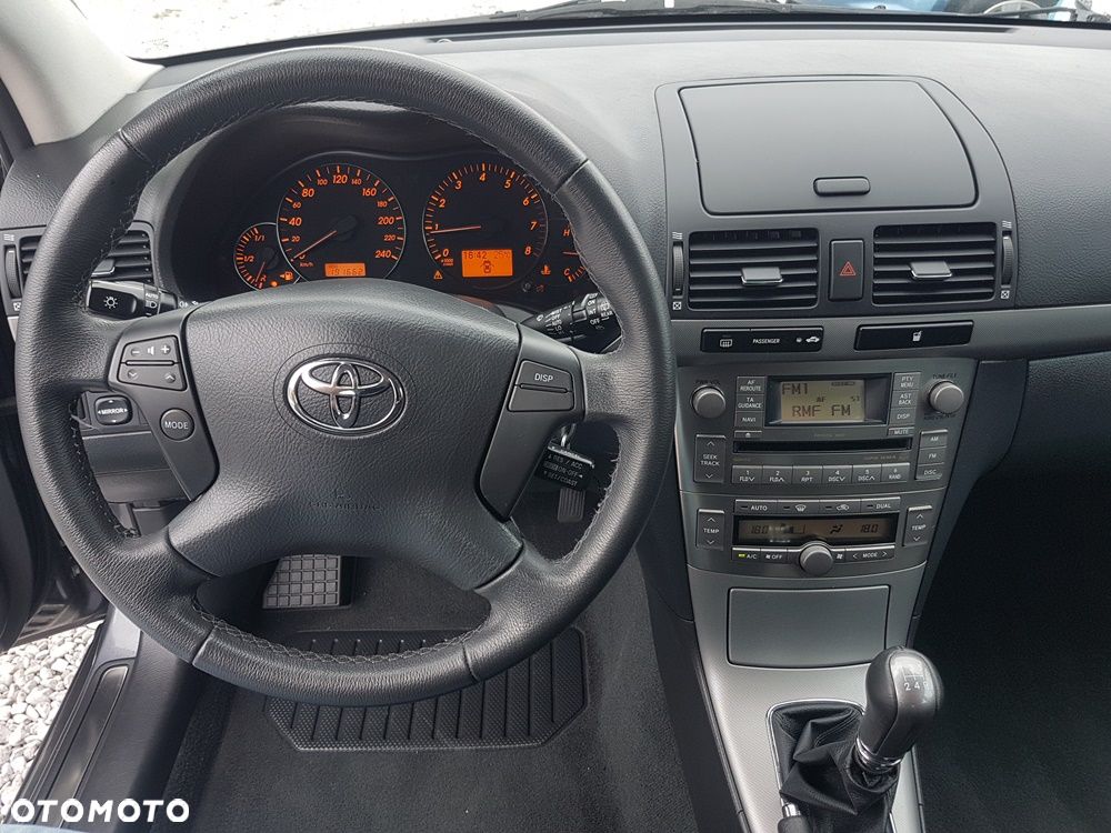 Toyota Avensis 2.0 VVT-i Executive - 18