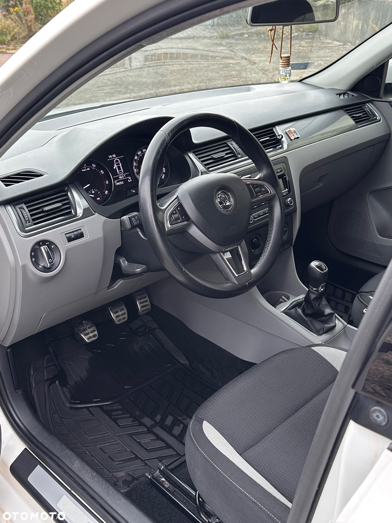 Skoda RAPID 1.2 TSI Active - 17