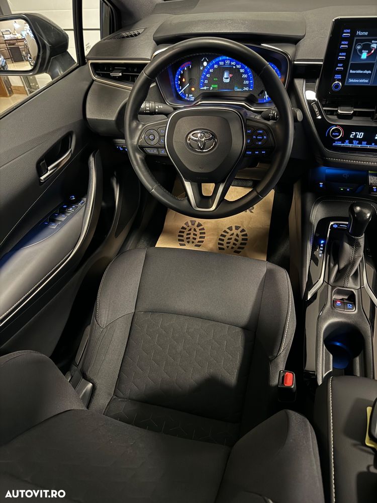 Toyota Corolla 1.8 Hybrid Team Deutschland - 9