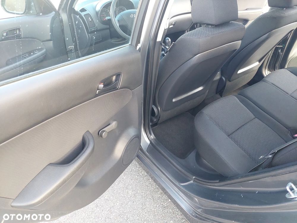 Hyundai i30 1.4 Base + - 20