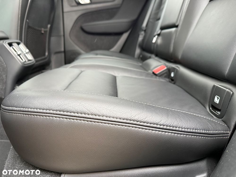 Volvo XC 40 B3 B DKG Plus Dark - 40