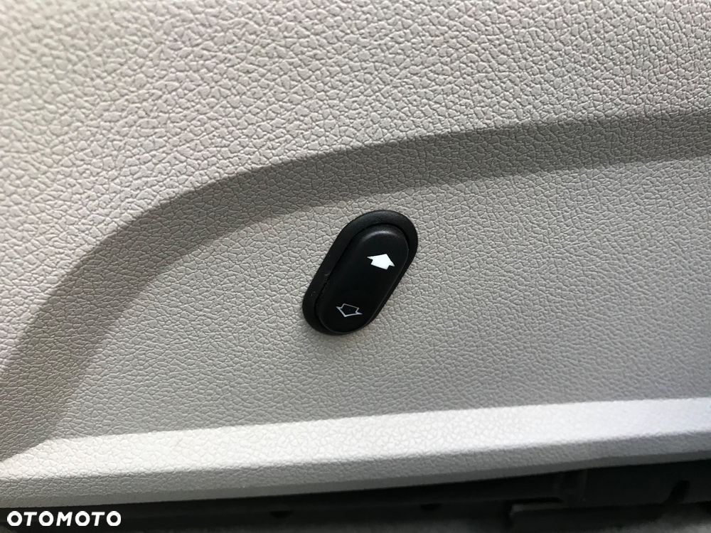 Ford Mondeo 1.8 Ghia - 17