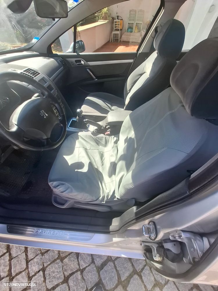 Peugeot 407 - 11