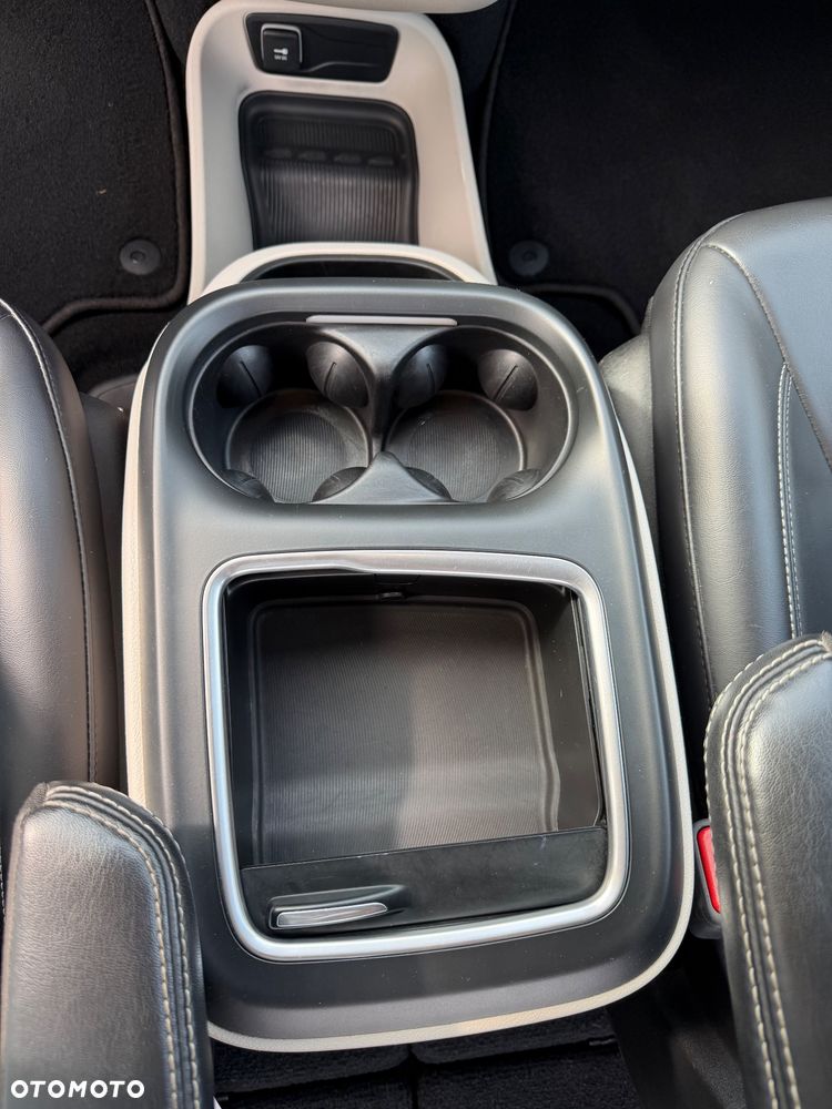 Chrysler Pacifica - 34