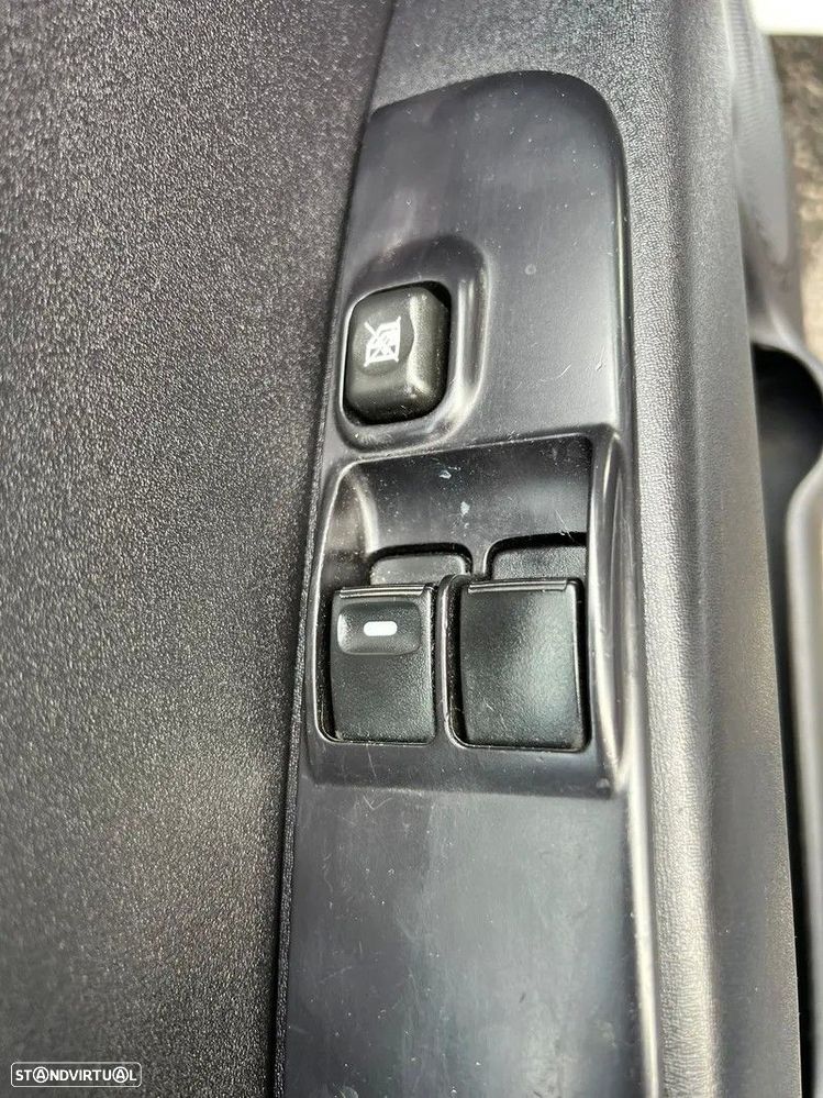 Mitsubishi L200 2.5 DI-D Club Invite AC 3L 4WD - 10