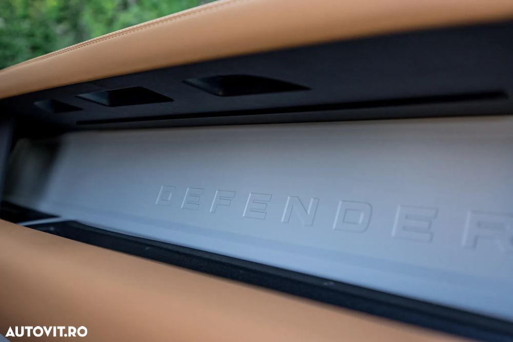 Land Rover Defender 90 3.0D 250 MHEV Hard Top X-Dynamic SE - 30