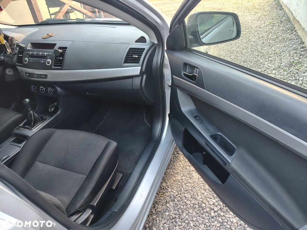 Mitsubishi Lancer 1.5 Inform - 9