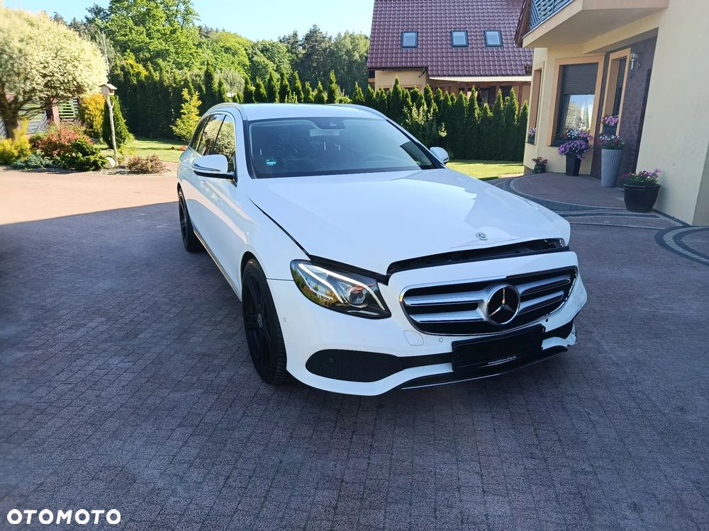 Mercedes-Benz Klasa E 220 d 9G-TRONIC - 24