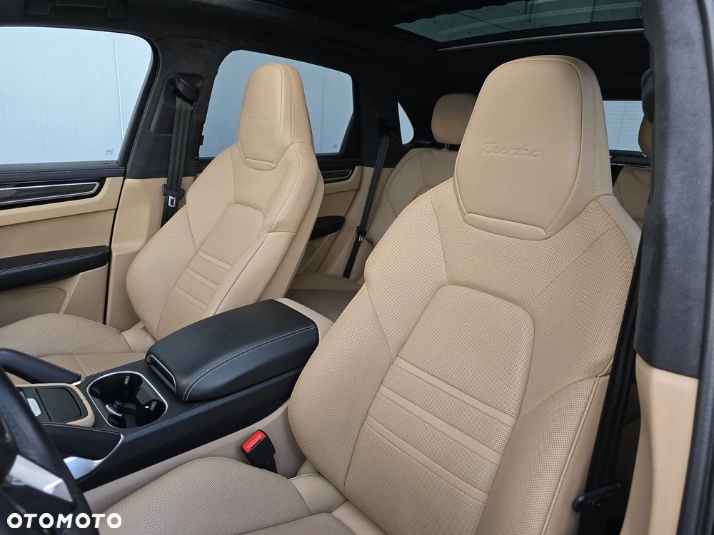 Porsche Cayenne Turbo - 16