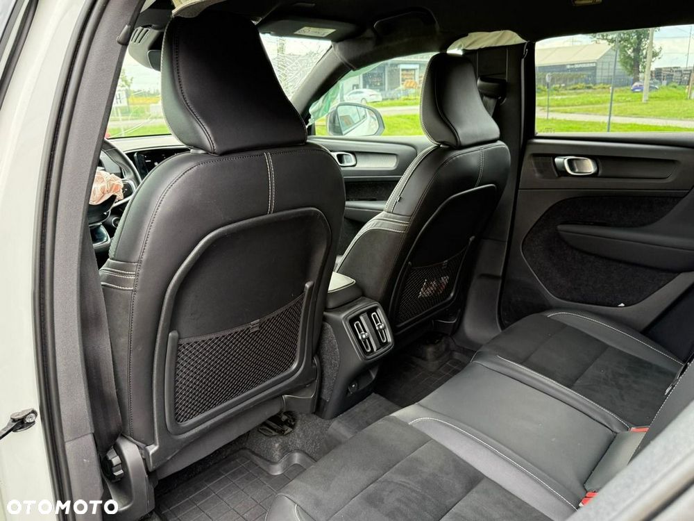 Volvo XC 40 B4 B AWD DKG RDesign - 13