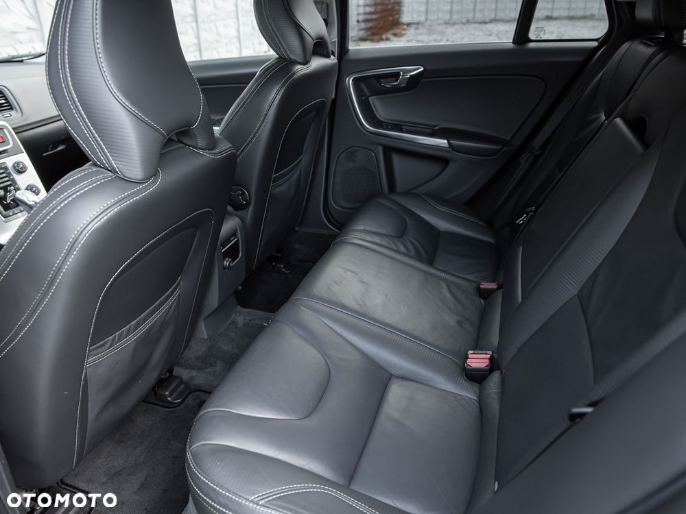 Volvo V60 T6 AWD R-Design - 27