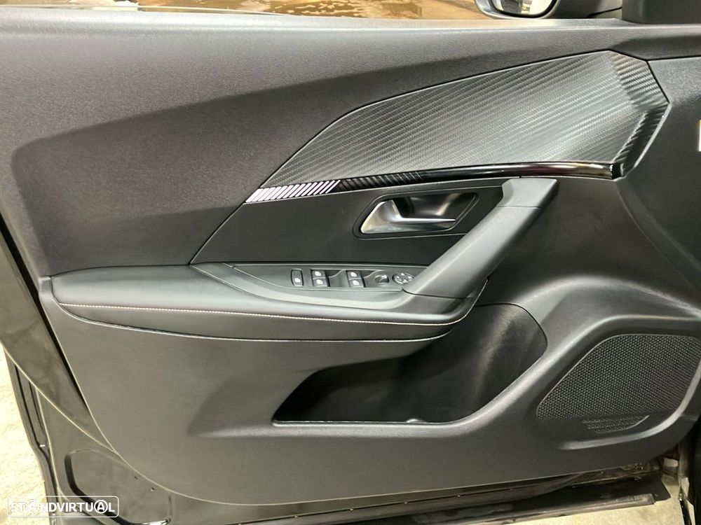 Peugeot 2008 1.2 PureTech Allure - 19