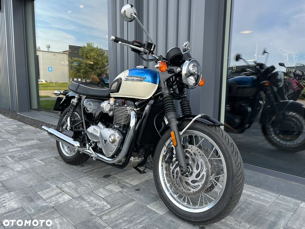 Triumph Bonneville - 3