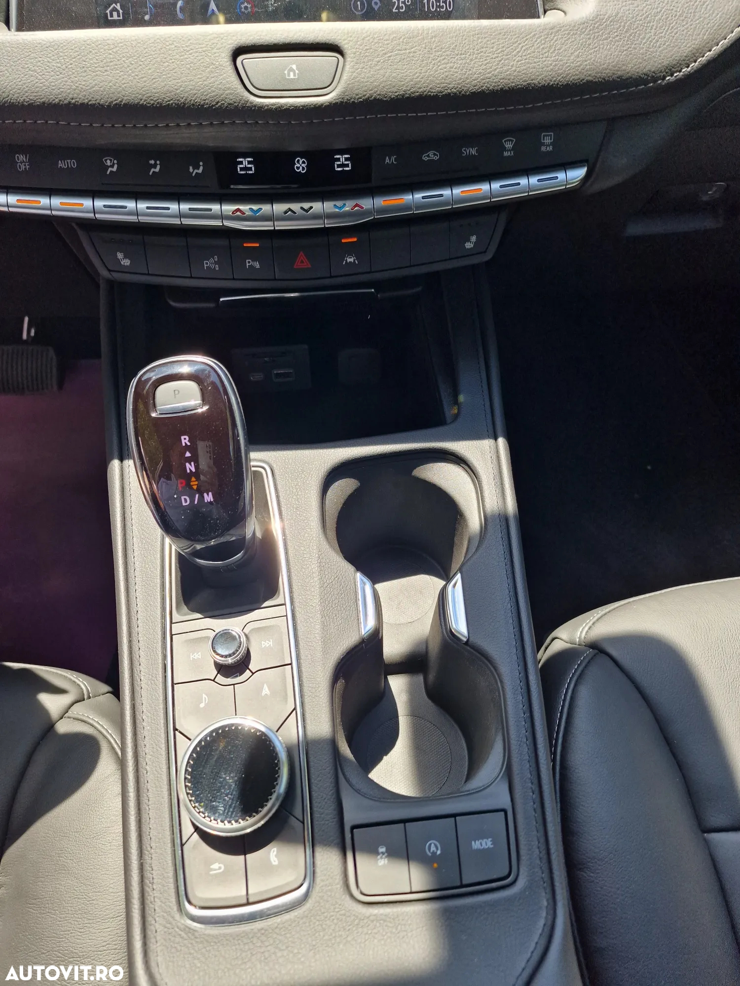 Cadillac XT4 350T AWD Premium Luxury - 16